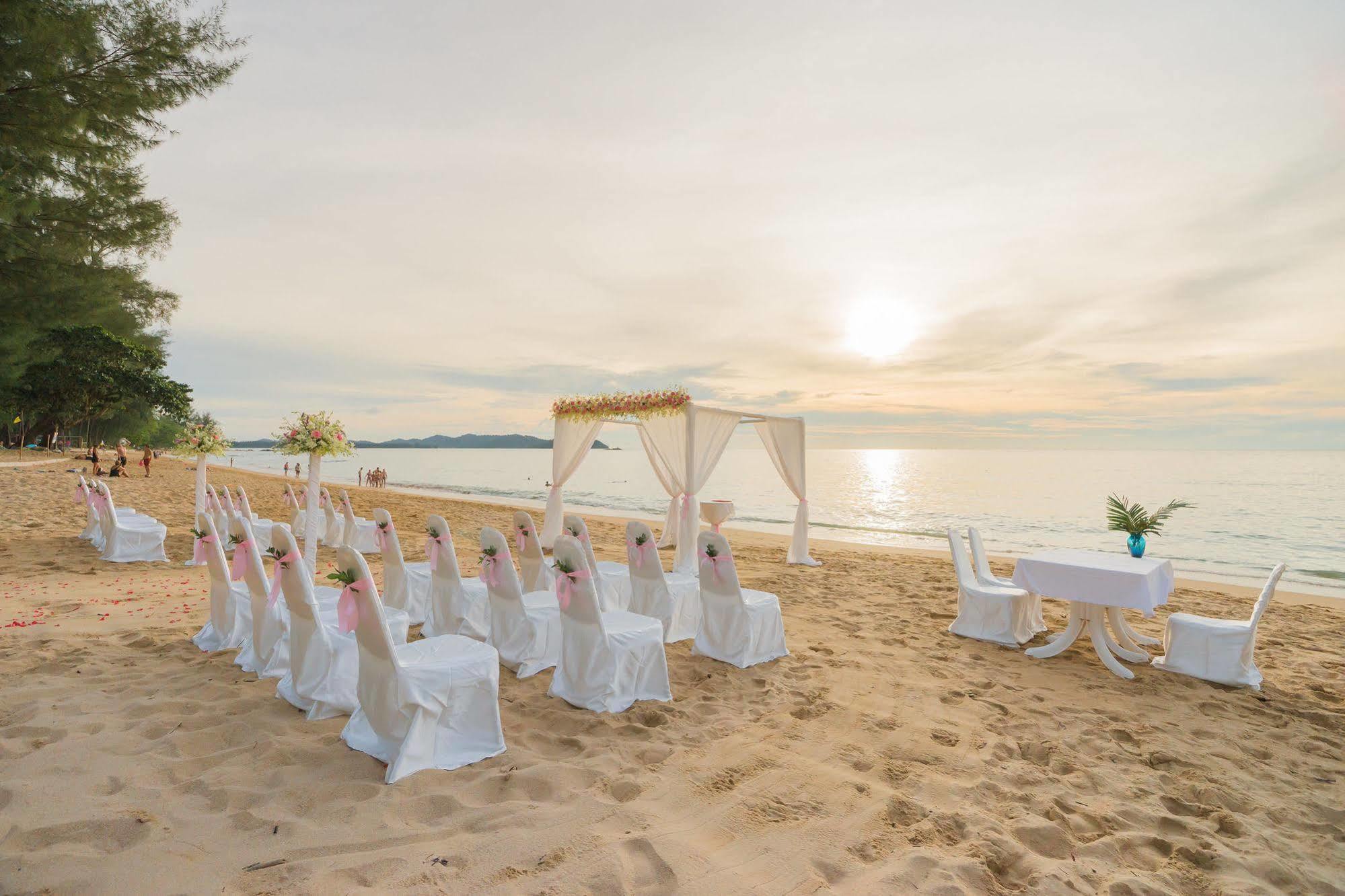 Hive Khaolak Beach Resort (Adults Only) Као Лак Екстериор снимка
